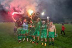 Kreisliga - Saison 2023/24 - Relegation zur BZL - FC Gerolfing - SV Aschau - Jubel nach dem Spiel - Gerolfing steigt in die BZL auf - Bengalos - Foto: Meyer Jürgen