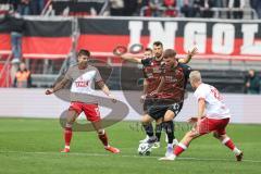 3. Liga; FC Ingolstadt 04 - Rot-Weiss Essen; Benjamin Kanuric (37 FCI) Zweikampf Kampf um den Ball Telalovic Semir (17 RWE) Sietan Janne (22 RWE) Lukas Fröde (34, FCI)