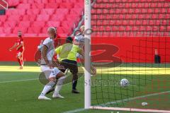 Toto Pokal - Saison 2022/2023 - FC Ingolstadt 04 - Türkspor Augsburg - Nico Antonitsch (Nr.5 - FCI) - Torwart Antonio Brkic (Nr.44 - Türkspor Augsburg) -  Foto: Meyer Jürgen