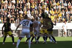 3. Liga - Saison 2024/25 - Alemannia Aachen - FC Ingolstadt 04  - Dennis Borkowski (Nr.7 - FCI) - Lamar Yarbrough (Nr.25 - Alemannia Aachen) - Foto: Meyer Jürgen