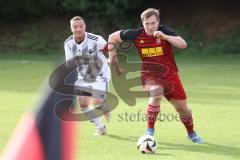 Kreisliga - Saison 2024/25- SV Kasing - TSV Hohenwart - Jonas Götz rot Kasing - Tobias Schaefer weiss Hohenwart - Foto: Meyer Jürgen