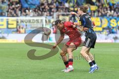 3. Liga; 1. FC Saarbrücken - FC Ingolstadt 04; Zweikampf Kampf um den Ball Marcel Costly (22, FCI) Bretschneider Niko (28 FCS)