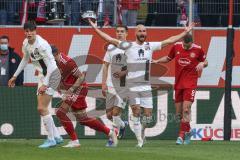 2.BL; Fortuna Düsseldorf - FC Ingolstadt 04; Nico Antonitsch (5, FCI) schimpft zum Schiedsrichter Merlin Röhl (34, FCI)