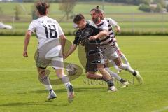 Kreisliga - Saison 2025/26- SV Karlskron - SV Kasing - Fabian Reichenberger weiss Kasing - Paul Dorschner schwarz Karlskron   - Foto: Meyer Jürgen