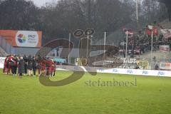 3. Liga - Saison 2025/26 - Waldhof Mannheim  -  FC Ingolstadt 04 -  Die Mannschaft bildet einen Kreis nach dem Spiel -  - Fans - Foto: Meyer Jürgen