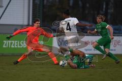 Bezirksliga - Saison 2025/26 - FC Gerolfing - DJK München - Michael Oblinger Torwart Gerolfing - Dennis Appiiah weiss München - Foto: Meyer Jürgen