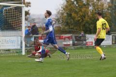 Kreisliga- Saison 2024/25- TSV Ober./Unterh.stadt - FC Hitzhofen /Oberzell -  - Valentin Puhar Torwart Hitzhofen  - David Polster blau #18 mit einer Torchance - Foto: Meyer Jürgen