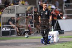 3. Liga; Borussia Dortmund II - FC Ingolstadt 04; Cheftrainer Michael Köllner (FCI) an der Seitenlinie, Spielerbank schimpft gestikuliert