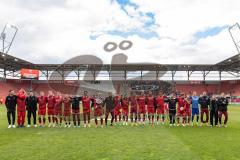 3. Liga; FC Ingolstadt 04 - SV Waldhof Mannheim; Spieler bedanken sich bei den Fans für die Saison, Sieg Jubel Freude 5:1 Tanz