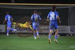 Landesliga - Saison 2026/27 - SV Manching - VFB Durach - Der 0:2 Führungstreffer durch Tobias Seger blau Durach  - jubel - Valentin Puhar TW Manching - Foto: Meyer Jürgen