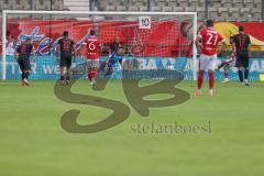 3. Liga - Saison 2025/26 - Energie Cottbus - FC Ingolstadt 04  - Der 0:1 Führungstreffer per Elfmeter durch Tolcay Cigerci (Nr.10 - FC Energie Cottbus) - Torwart Markus Ponath (Nr.1 - FC Ingolstadt 04) - jubel  - XXXXX - Foto: Meyer Jürgen