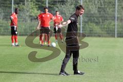 Bayernliga - Saison 2023/2024 - FC Ingolstadt 04 II - U21 - Trainingsauftakt - Cheftrainer Thomas Karg (FCI II) gibt Anweisungen - Foto: Meyer Jürgen