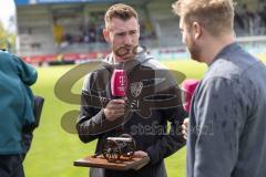 3. Liga; SV Sandhausen - FC Ingolstadt 04; Jannik Mause (7, FCI) bekommt die Torschützen Kanone vom Kicker überreicht, Interview mit Magenta