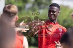 3. Liga; FC Ingolstadt 04 - Trainingslager, Allgäu, gute Laune, Donald Nduka (27, FCI)