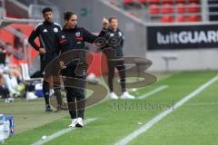 3. Liga; FC Ingolstadt 04 - SSV Ulm; Cheftrainerin Sabrina Wittmann (FCI) an der Seitenlinie, Spielerbank