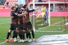 3. Liga; FC Ingolstadt 04 - MSV Duisburg; Tor Jubel Treffer 2:1 Fredrik Carlsen (8, FCI) Linus Rosenlöcher (19, FCI) Lars Lokotsch (13, FCI) Nishan Velupilay (28 FCI) Vinko Šapina (41, FCI) Max Plath (14 FCI)
