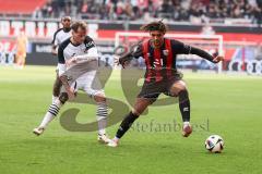 3. Liga; FC Ingolstadt 04 - SC Verl; Zweikampf Kampf um den Ball Leon Guwara (6, FCI) Otto Yari (28 SCV)