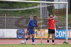 Kreisklasse - Saison 2025/26- MTV Ingolstadt - VFB Kipfenberg - Der 1:2 Führungstreffer durch Avni Avdijaj blau Kipfenberg - jubel - Pablo Ovalle Martinet weiss MTV -  - Abdulnasar Dashdash TW MTV - Foto: Meyer Jürgen