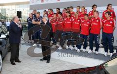 Audi - Fahrzeugübergabe an den FC Bayern - Saison 2009/2010 - Uli Hoeneß spricht zu Audi und bedankt sich für das Angagement bei Peter Schwarzenbauer