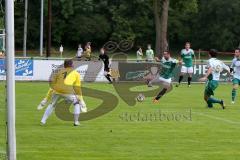 FC Gerolfing - TUS Holzkirchen - Keskin Onur beim Schuss (FC Gerolfing) - Zeisel Benedict Torwart TUS Holzkirchen - Foto: Jürgen Meyer