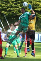 Landesliga Südost - FC Gerolfing - Türkgücü-Ataspor München 3:3 - links Itua Sadadi versucht die Ecke mit dem Kopf zu bekommen