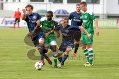 Landesliga Süd-Ost - FC Gerolfing - SV Manching - Robinson Adrian #19 grün FC Gerolfing - Frank Thomas #2 blau SV Manching rechts - Ziegler Nico #3 blau SV Manching links - Foto: Jürgen Meyer