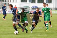 Landesliga Süd-Ost - FC Gerolfing - SV Manching - Robinson Adrian #19 grün FC Gerolfing - Frank Thomas #2 blau SV Manching rechts - Ziegler Nico #3 blau SV Manching links - Foto: Jürgen Meyer