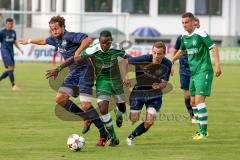 Landesliga Süd-Ost - FC Gerolfing - SV Manching - Robinson Adrian #19 grün FC Gerolfing - Frank Thomas #2 blau SV Manching rechts - Ziegler Nico #3 blau SV Manching links - Foto: Jürgen Meyer