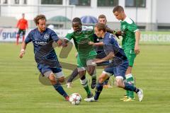 Landesliga Süd-Ost - FC Gerolfing - SV Manching - Robinson Adrian #19 grün FC Gerolfing - Frank Thomas #2 blau SV Manching rechts - Ziegler Nico #3 blau SV Manching links - Foto: Jürgen Meyer