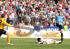 3.Liga - SSV Jahn Regensburg - FC Ingolstadt 04 - 0:2 - Moritz Hartmann zieht ab zum 2. Tor