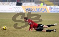 3.Liga - FC Ingolstadt 04 - VfL Osnabrück - Moritz Hartmann rutscht aus
