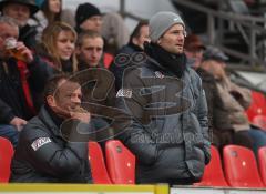 3.Liga - FC Ingolstadt 04 - VFL Osnabrück - Trainer Michael Wiesinger wurde auf die Tribüne geschickt. Mit dabei Horst Fuchs