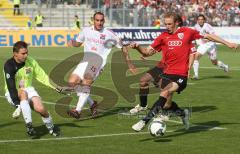 3.Liga - FC Ingolstadt 04 - SpVgg Unterhaching - Moritz Hartmann im Zweikampf mit Torwart Darius Kampa