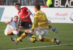 3.Liga - FC Ingolstadt 04 - SV Wehen Wiesbaden 5:1 - Andreas Buchner im Alleingang, zieht ab und erzielt das 5. Tor. Torwart Erik Domaschke durch die Beine