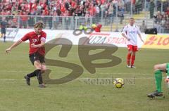 3.Liga - FC Ingolstadt 04 - Kickers Offenbach 1:0 - Fabian Gerber läuft sich frei und zieht sicher ab zum Siegtreffer 1:0