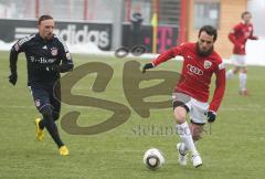 Testspiel - FC Bayern - FC Ingolstadt 04 - Patrick Mölzl wird von Franck Ribery verfolgt