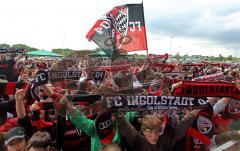 2.Liga - FC Ingolstadt 04 - Saisonabschlußfeier - Fans Fahnen Jubel