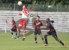 Bayernliga - FC Ingolstadt 04 II - TSV Aindling - Kopfball Tobias Völker, Serge Yohoua sieht zu