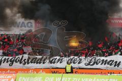 2. BL - Jahn Regensburg - FC Ingolstadt 04 1:2 - Fans mit Pyrotechnik