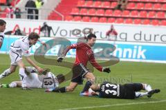 2. BL - FC Ingolstadt 04 - SC Paderborn 1:3 - Ilian Micanski (22)  kämpft sich durch die Abwehr und scheitert an Torwart Daniel Lück