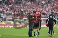 2. BL - FC Ingolstadt 04 - 1.FC Köln - 0:3 - Spiel ist aus, Cheftrainer Tomas Oral bedankt sich bei Kapitän Stefan Leitl (6)
