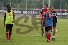 2. Bundelsiga - Trainingsauftakt des FC Ingolstadt 04 Saison 2012/2013 - Das erste Training ist vorbei - links Neuzugang Reagy Ofosu