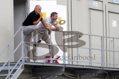 2. Bundelsiga - Trainingsauftakt des FC Ingolstadt 04 Saison 2012/2013 - Peter Jackwerth und Thomas Linke schauen zu