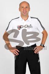 Regionalliga Süd - FC Ingolstadt 04 II - Mannschaftsfoto Portraits - Trainer Josef Albersinger