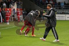 2. BL 2014 - FC Ingolstadt 04 - 1860 München - 2:0 - Sieg im Derby Cheftrainer Ralph Hasenhüttl flippt auf dem Rasen aus