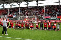 FC Ingolstadt 04 - FC Energie Cottbus - Spieler bedanken sich bei den Fans - Foto: Jürgen Meyer