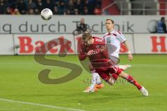 2. BL  - Saison 2013/2014 - FC Ingolstadt 04 - 1.FC Kaiserslautern - Moritz Hartmann (9) köpft zum Tor, Torwart Tobias Sipprl chancenlos, 1:0 für Ingolstadt