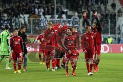 2. BL - FC Ingolstadt 04 - VfR Aalen 2:0 - Die Mannschaft Jubel mit den Fans