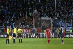 2. BL 2014 - FC Ingolstadt 04 - 1860 München - 2:0 - Gegenstände treffen Torwart Ramazan Özcan (1), danach wird Spiel für 10 Minuten abgebrochen und alle Spieler müssen in die Kabine