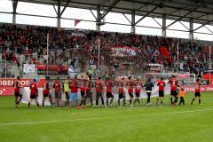 FC Ingolstadt 04 - FC Energie Cottbus - Spieler bedanken sich bei den Fans - Foto: Jürgen Meyer